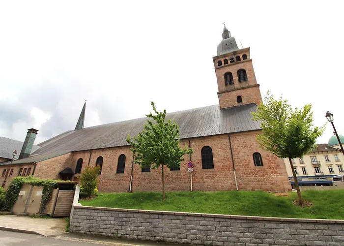 Apartment Confort A Avec Sauna, Proche Du Et Des Commerces